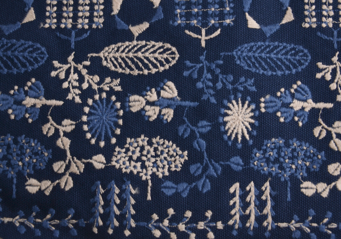 ショルダーバッグ（大） 刺繍生地 リスノモリ - 点と線模様製作所